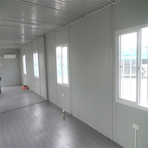 Internal connection between 2 container houses
