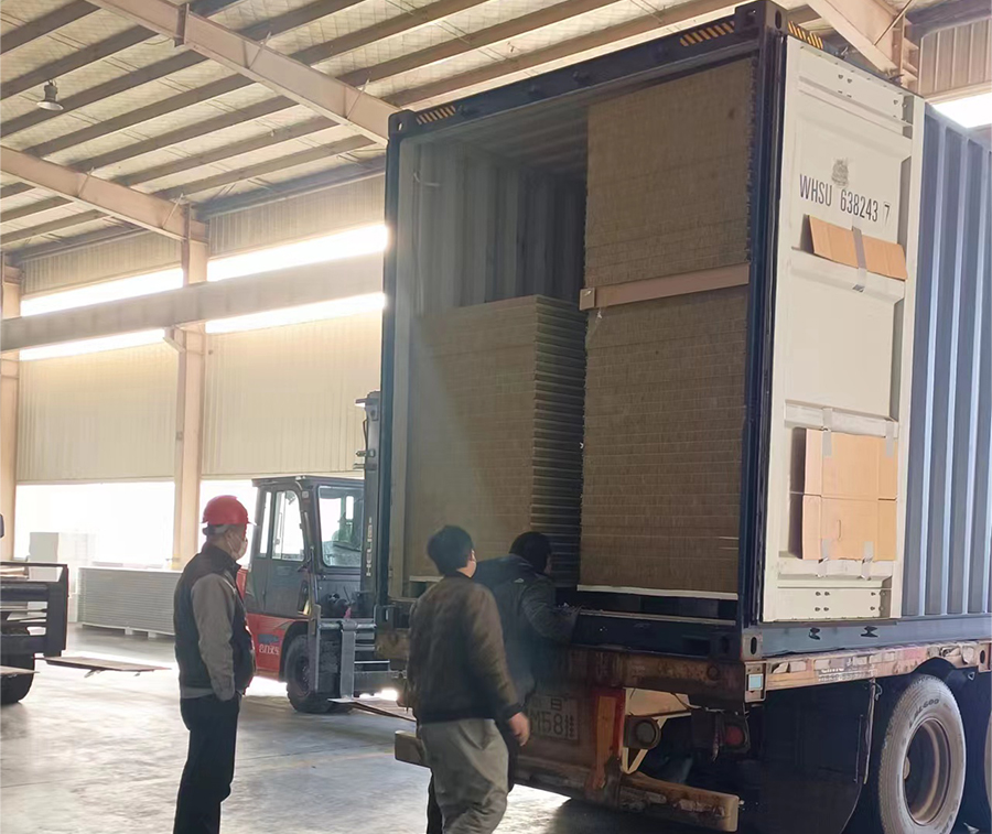 Rockwool sandwich panels packing