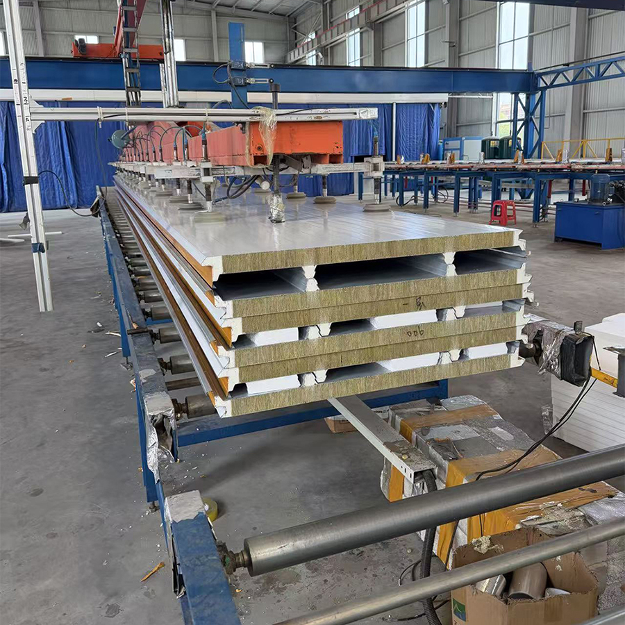 Manufacturing Process of PU Sealed Rockwool Sandwich Panel Manufacturing Process of PU Sealed Rockwool Sandwich Panel
